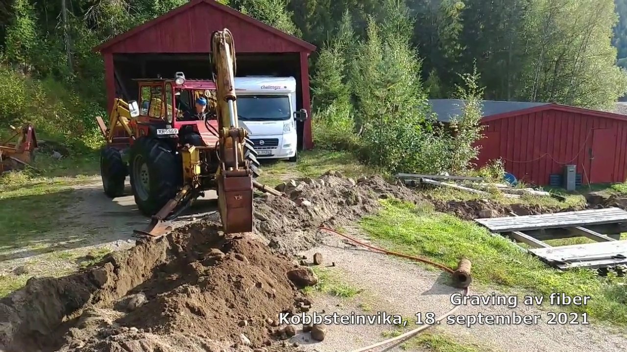 Graving av fiber, Kobbsteinvika 18.09.2021