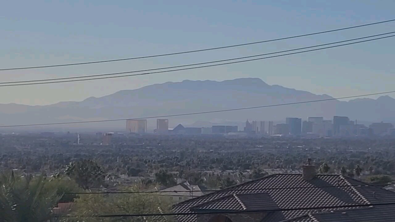 Did you see the smoggy skies over Las Vegas today? Check this out! 12.10.2024 #follow #lasvegas #nfr