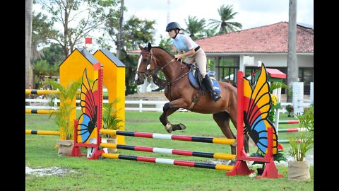 Heloísa em mais uma prova de hipismo