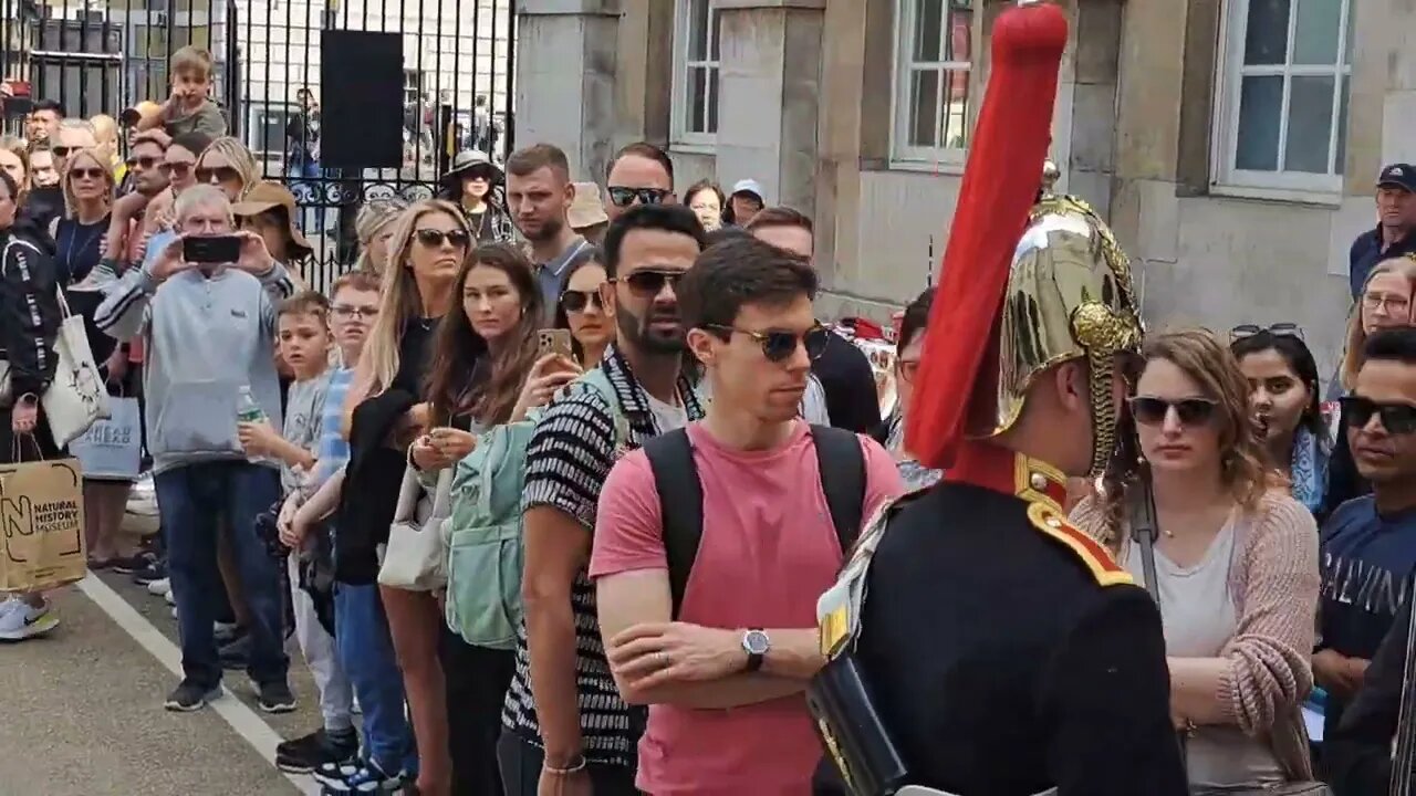 Make way for the kings life guard #horseguardsparade