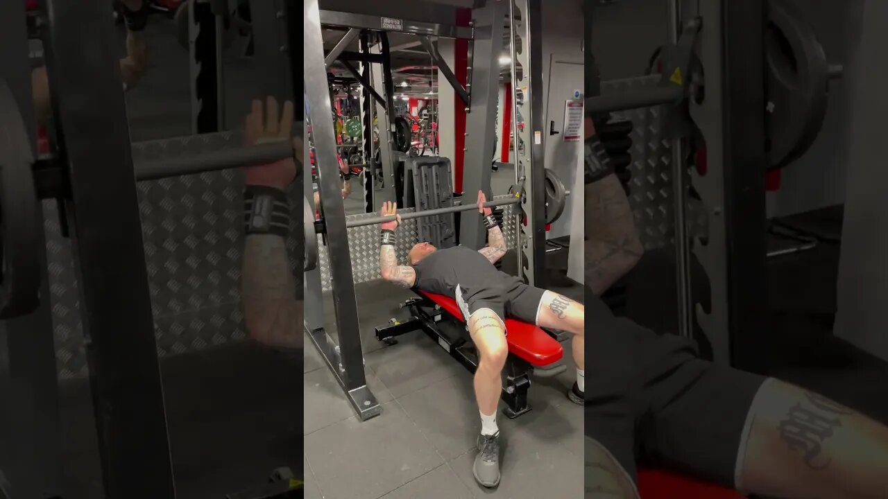 AN UNDERRATED EXERCISE FOR A BIGGER CHEST #youtuber #fitnesslife #gymworkout #viral #gym #gymlife