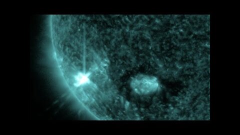 Solar Flares Return, Magnetic Pole Shift Impact to Species | S0 News Aug.26.2022