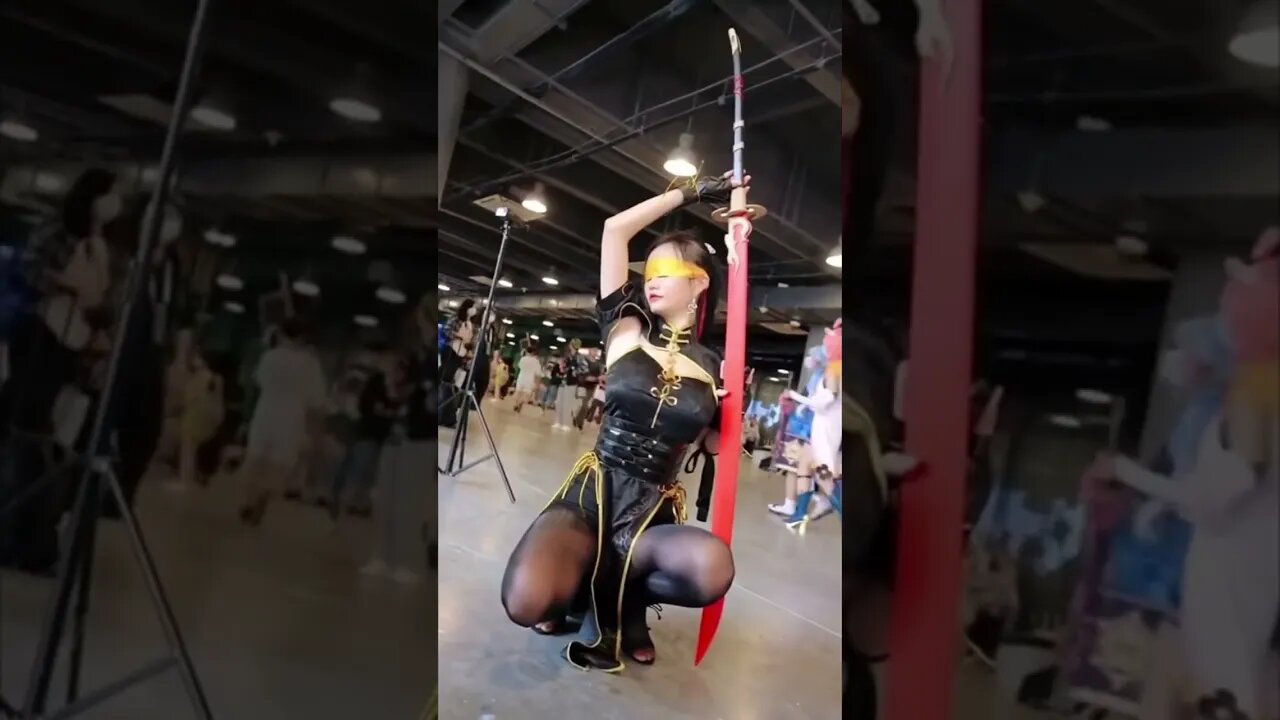 Chinese Girl Has A Big Sword