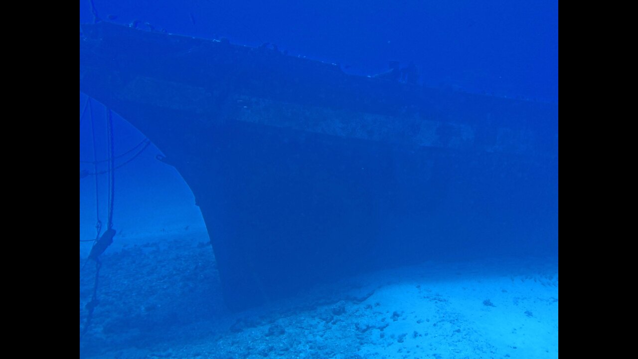 Discovery IX submerging in Auau Channel