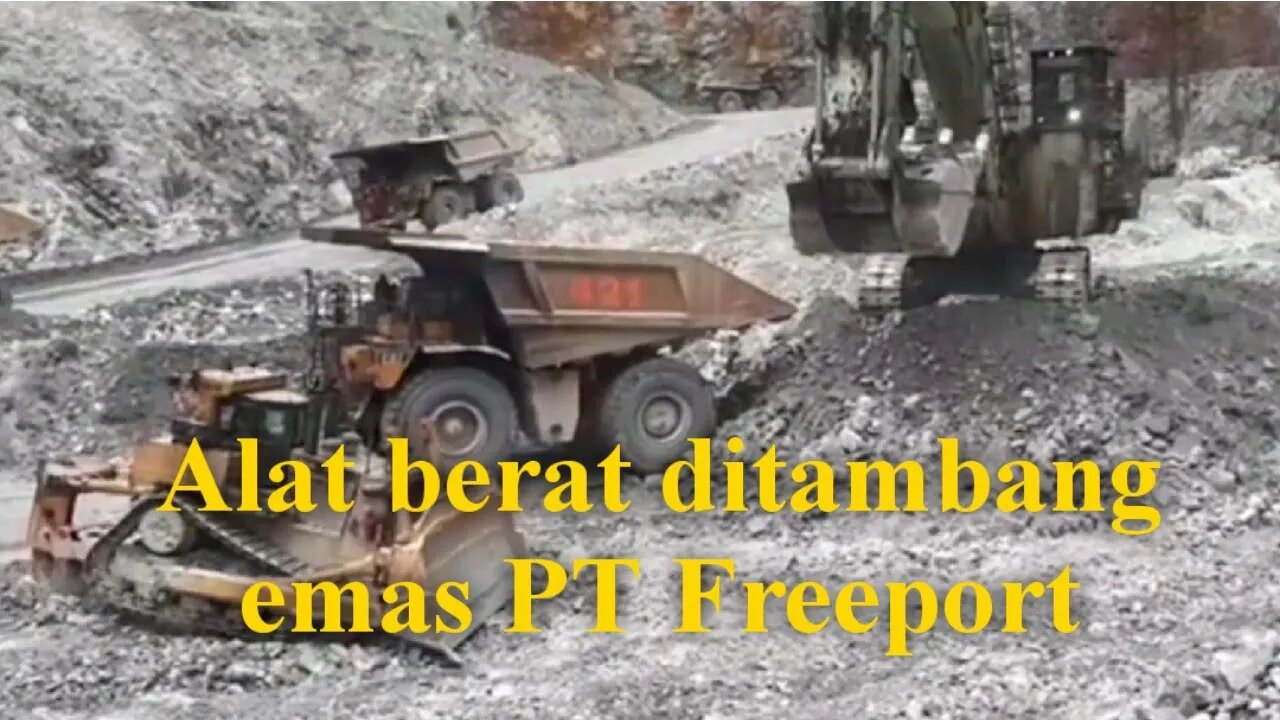 Alat berat di tambang emas pt freeport