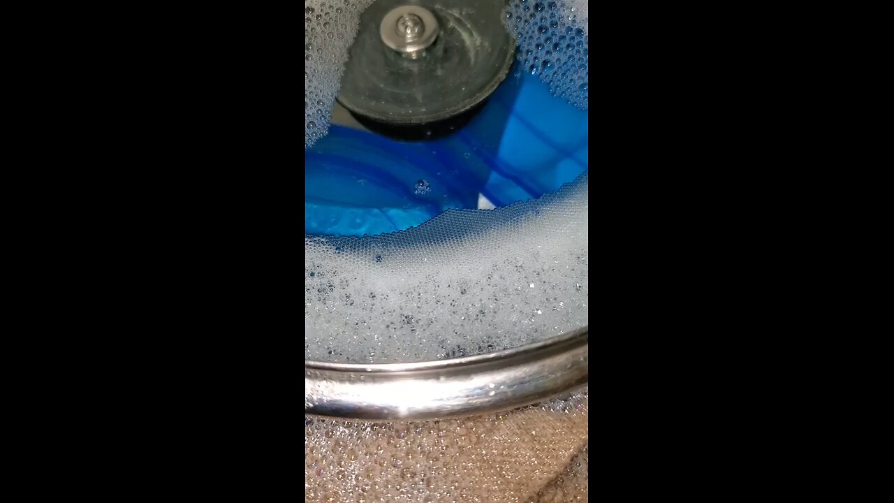 the way Bubbles coming out of pot Lid