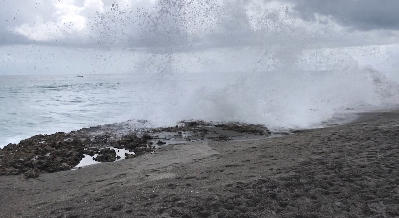 Blowing Rocks Preserve