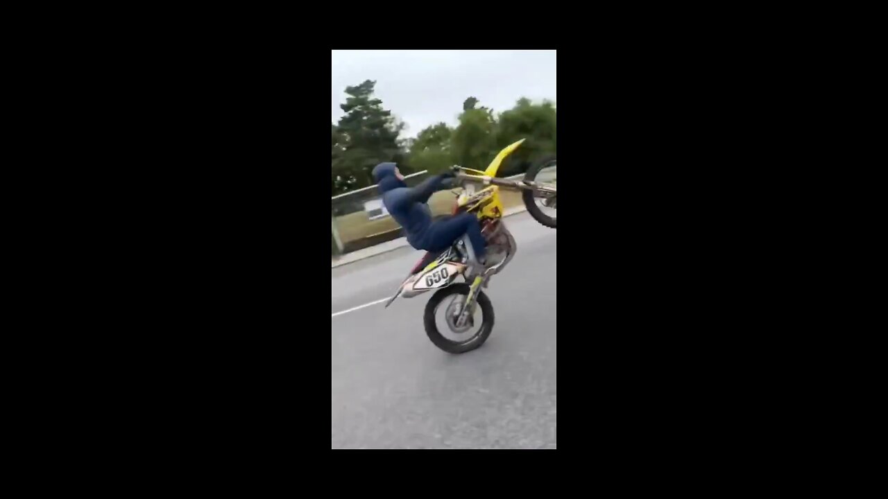 Honda & Suzuki 450cc race with KTM 690