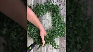 Square Floral Wreath DIY - Shorts - Easy Wreath DIY