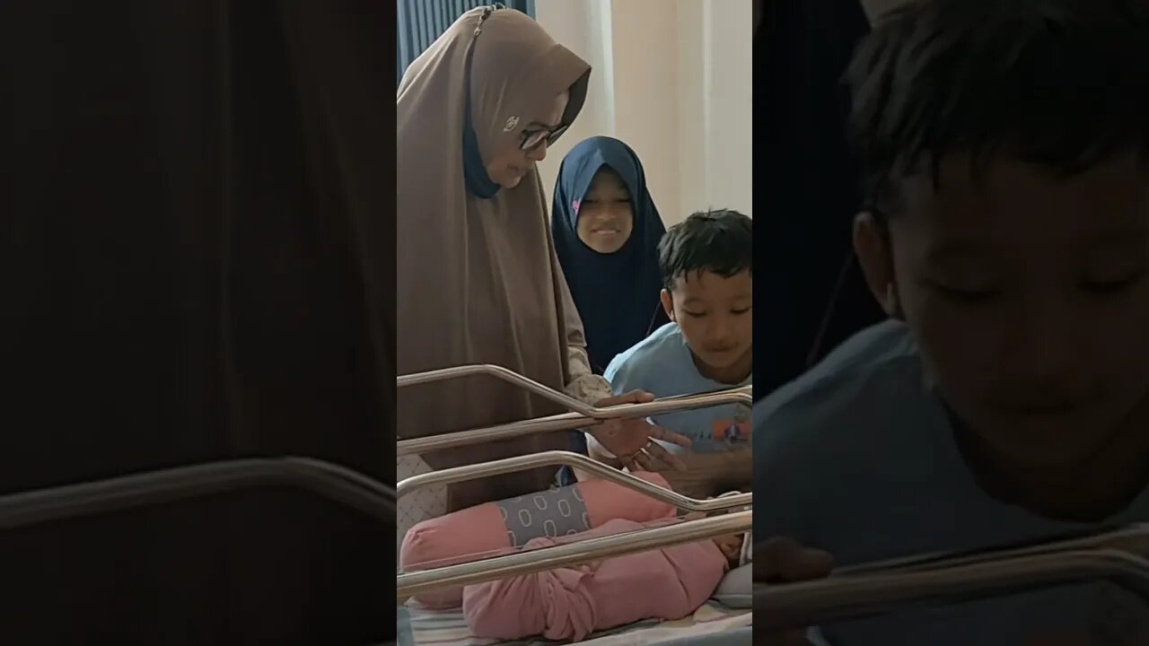 Alhamdulillah adik kak Firaz sudah lahir ...Kak Firaz seneng bget