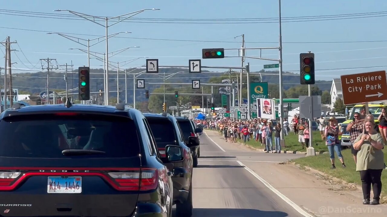 President Trump arrives in Prairie du Chien, Wisconsin