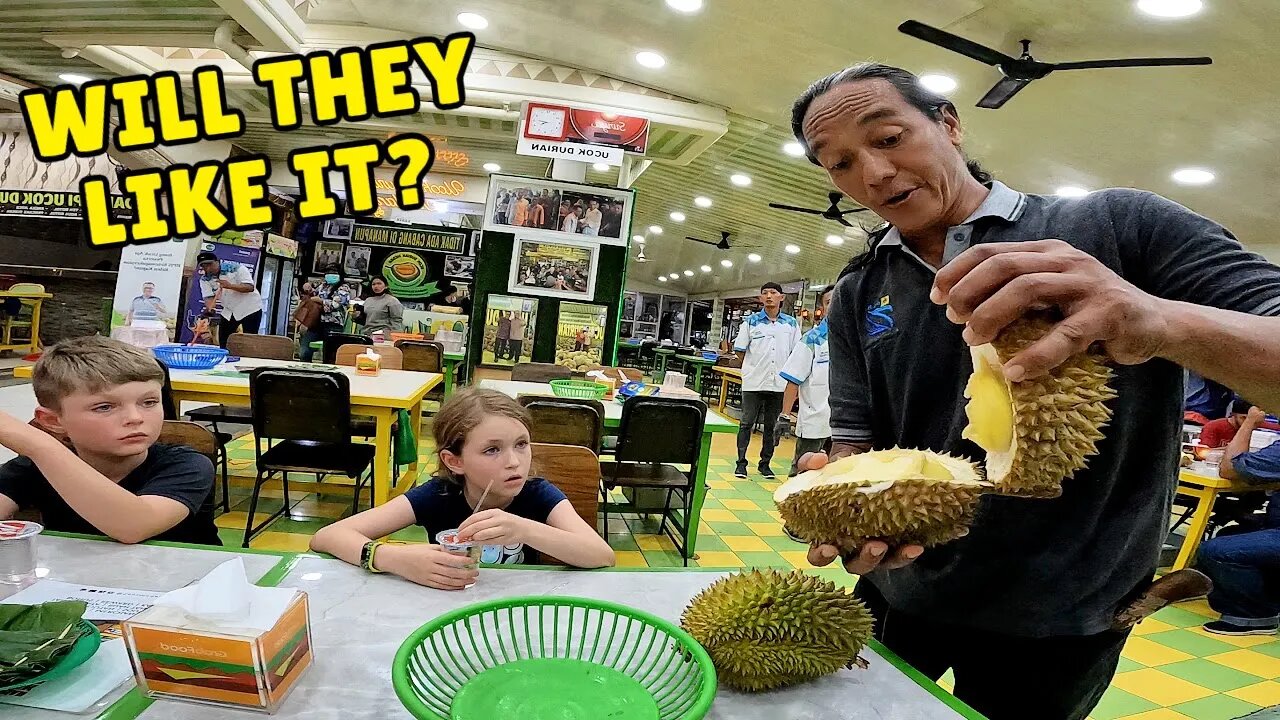 Eating the World's Smelliest Fruit: DURIAN in Medan, Indonesia 🇮🇩 | Ucok Durian Medan