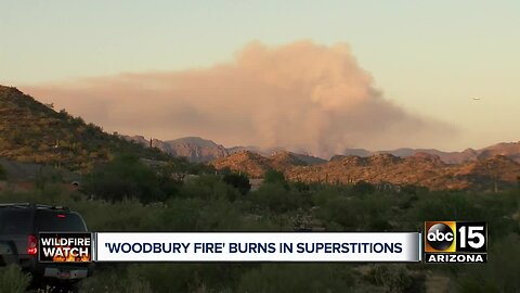 Woodbury Fire burning in Superstition Mountains