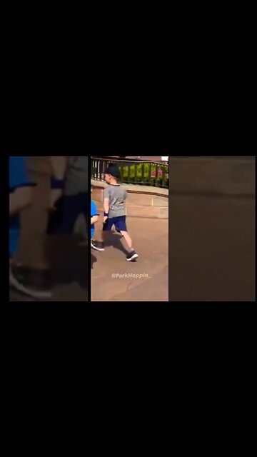 Man vs Child 😂 Who Pulls the Sword? #waltdisneyworld #disney #swordinthestone #themeparks