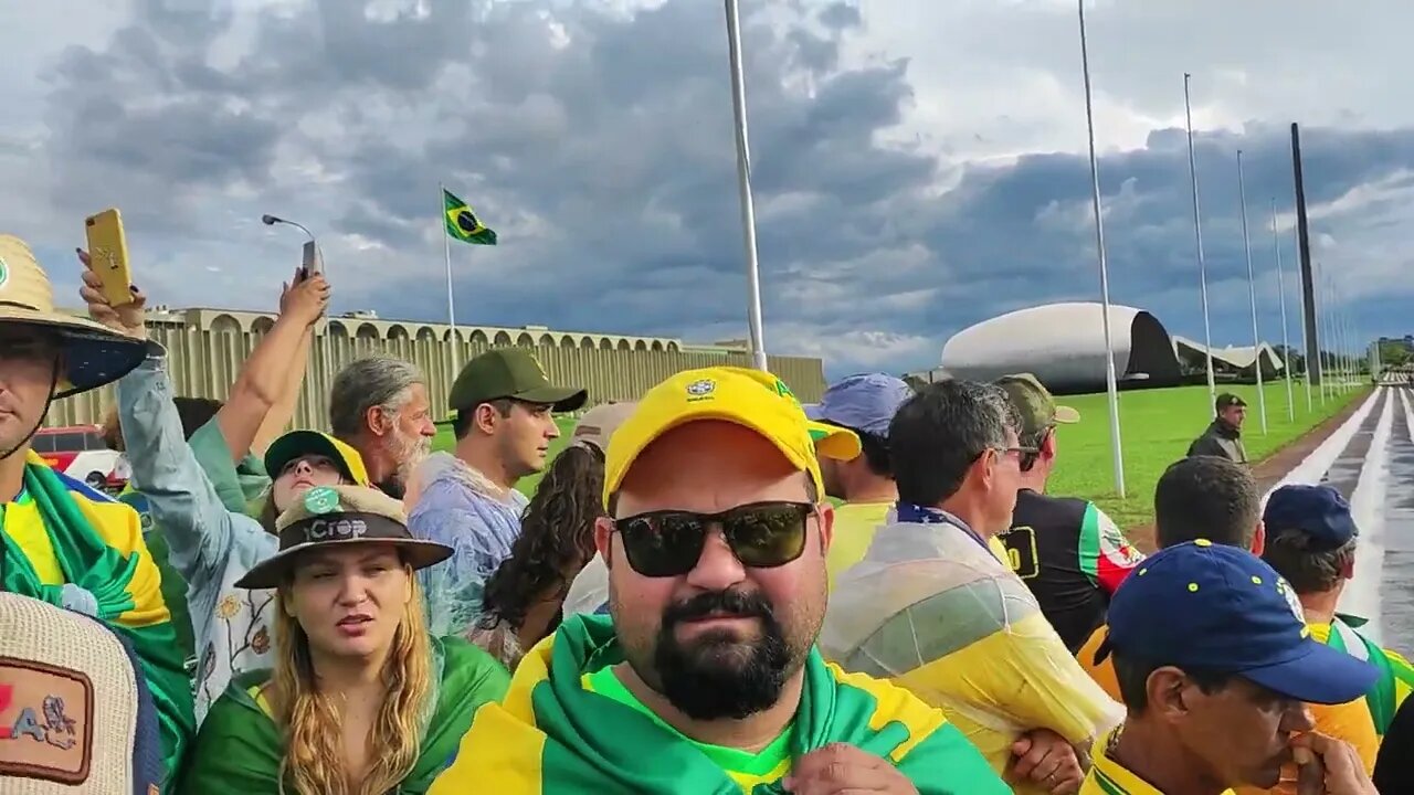 15/11/22 Brasília, rua principal do Comando do Exército!