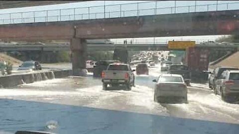 Burst pipe causes floods on Texas highway