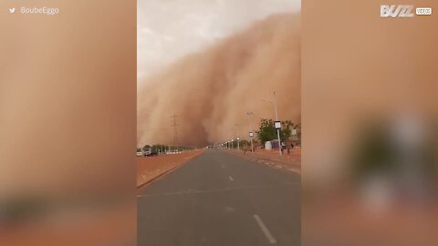 Impressionante tempestade de areia cobre cidade do Níger