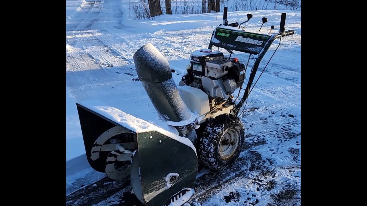 Bolens 824 Repowered with Briggs and Stratton engine in action
