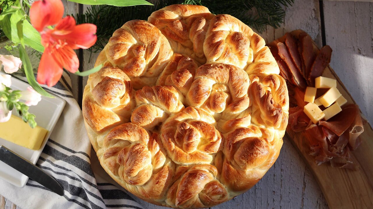 Festive Pull Apart Bread (Traditional Bulgarian Pitka)