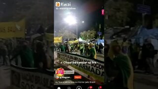 Patriotas continuam na rua lutando pela liberdade