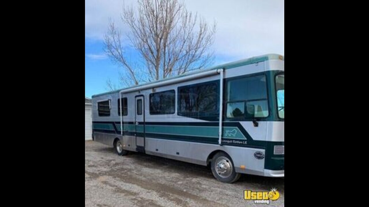 Very Well-Maintained 1996 Safari Serengeti Diesel 39' Motorhome for Sale in Montana