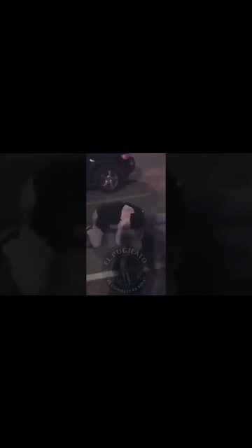 Joven comete el error de provocar a un LUCHADOR.——-#pelea #peleando #voiceover #elpugilato