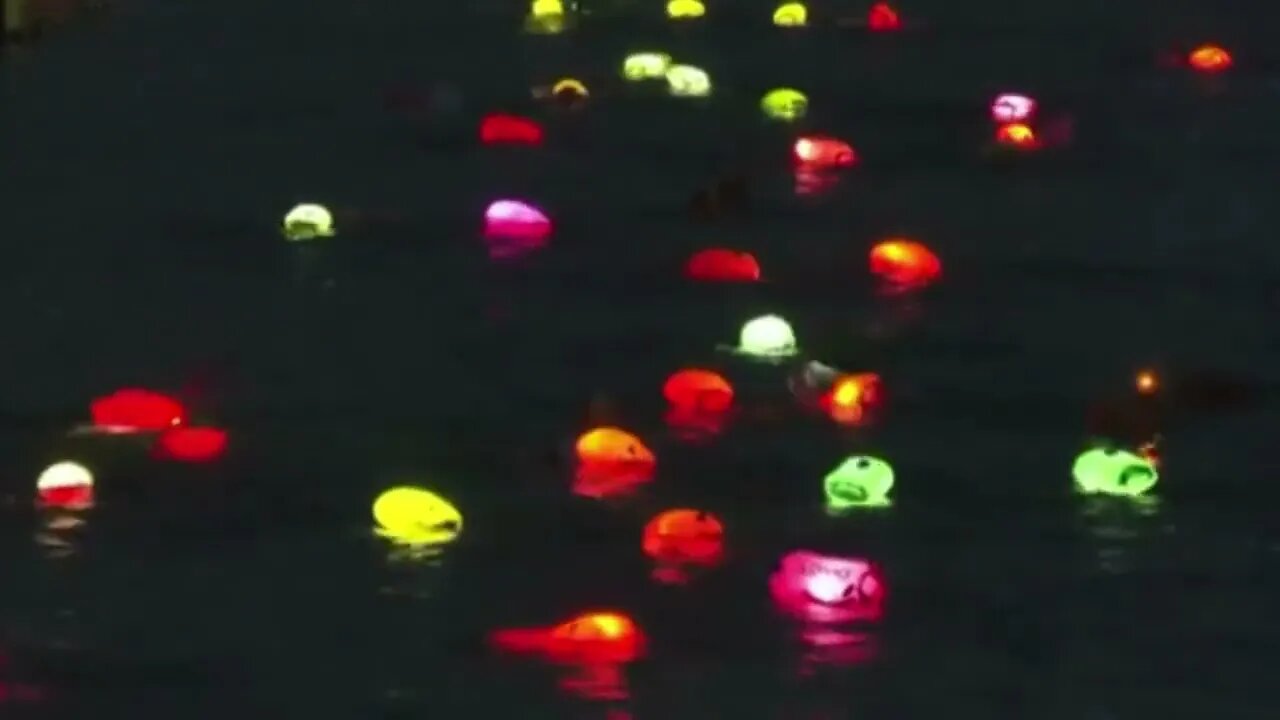 Night swimming in Copenhagen: floating lights in a sea of stars #nightswimming #copenhagen #denmark