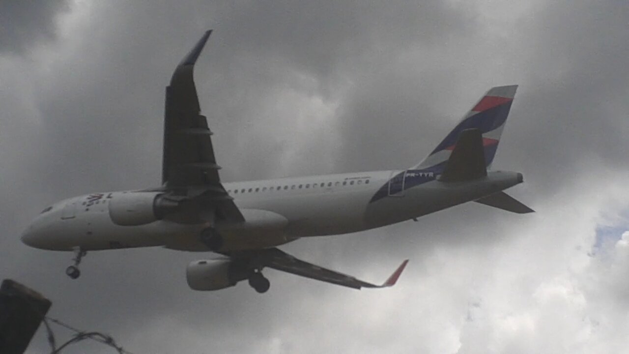 Airbus A320 PR-TYR vindo de Porto Velho para Manaus