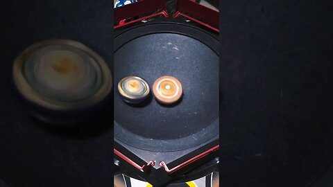 batalha de beyblade (esse bey não precisa de lançador) #batalhadebeyblade #beyblade