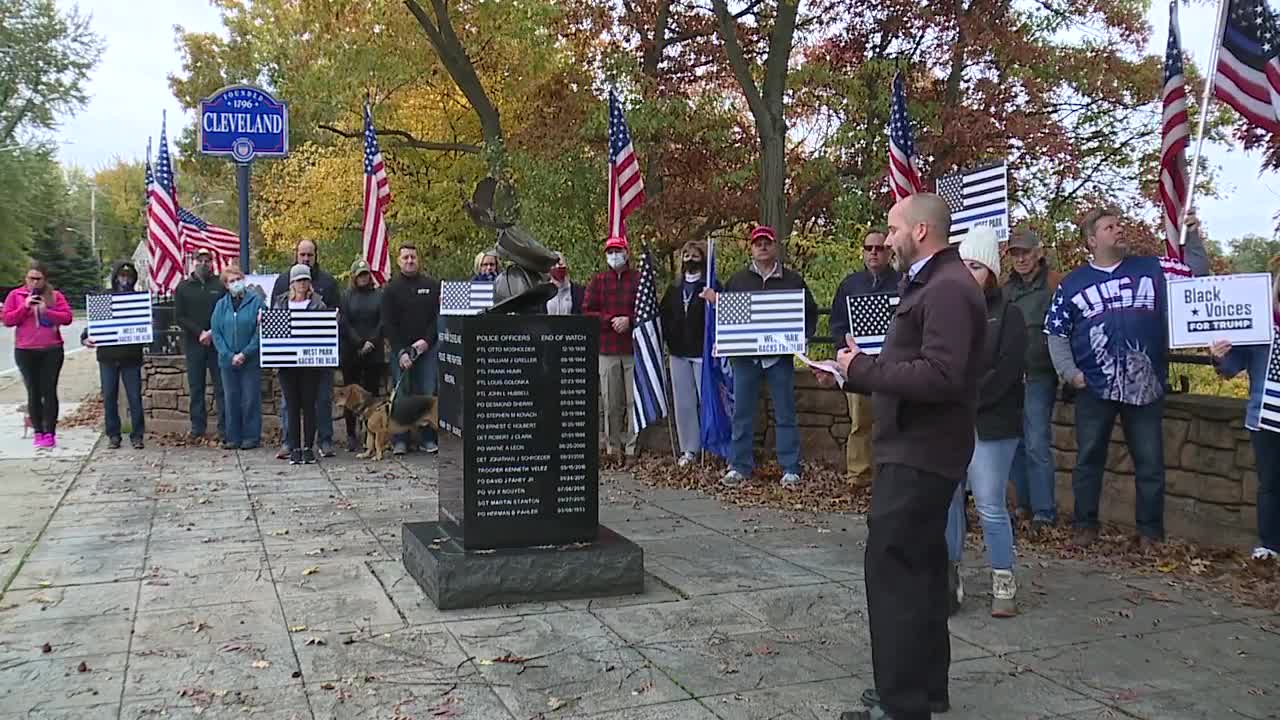 Community honors police officers with wreath ceremony