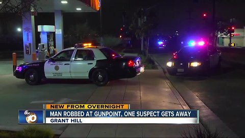 Man robbed at gunpoint in Gaslamp Quarter