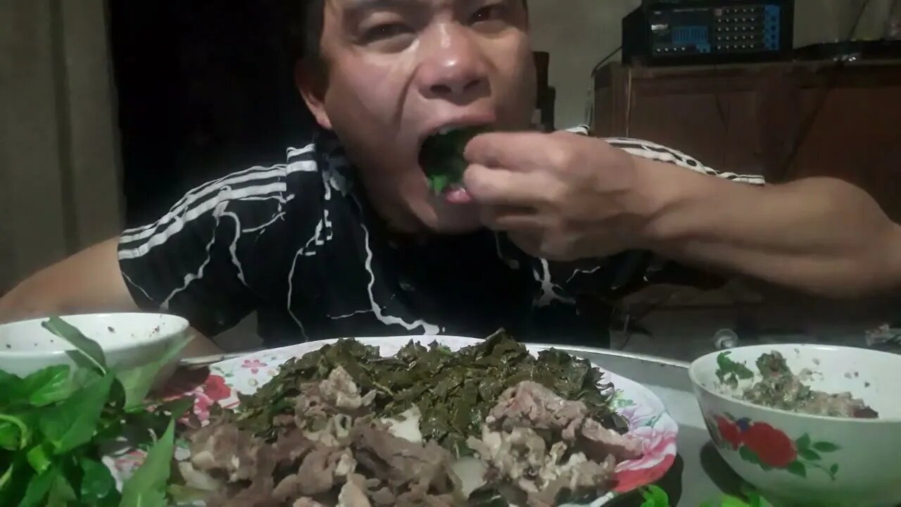 Boiled buffalo meat with salt and pepper, vegetable salad with pork skin for my dinner