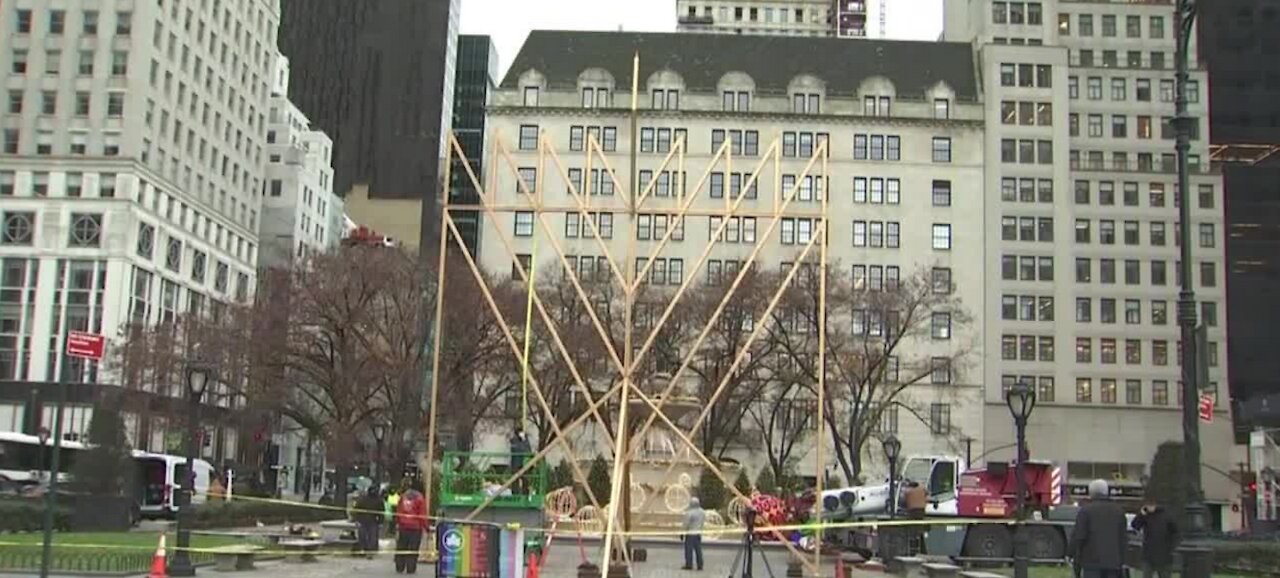 Lagest Menorah in the world lights up NYC