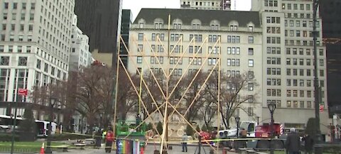 Lagest Menorah in the world lights up NYC