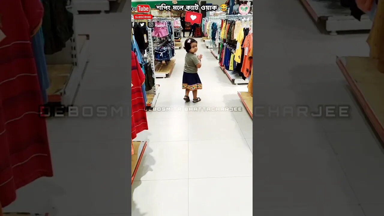 cat walk in the shopping mall 😍😍 #cutypie #funny #trendingshorts #funnyshorts #love #shortsviral