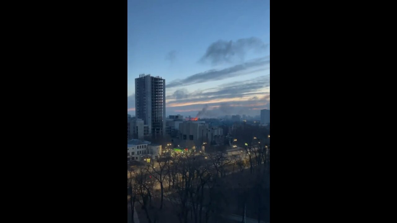 #Ukraine under #Russian attack #Kiev now! City is burning as the sun rises.