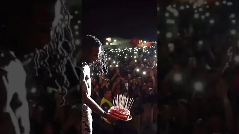 burnaboy got a birthday cake at #sumolsummerfest 🎂🦍