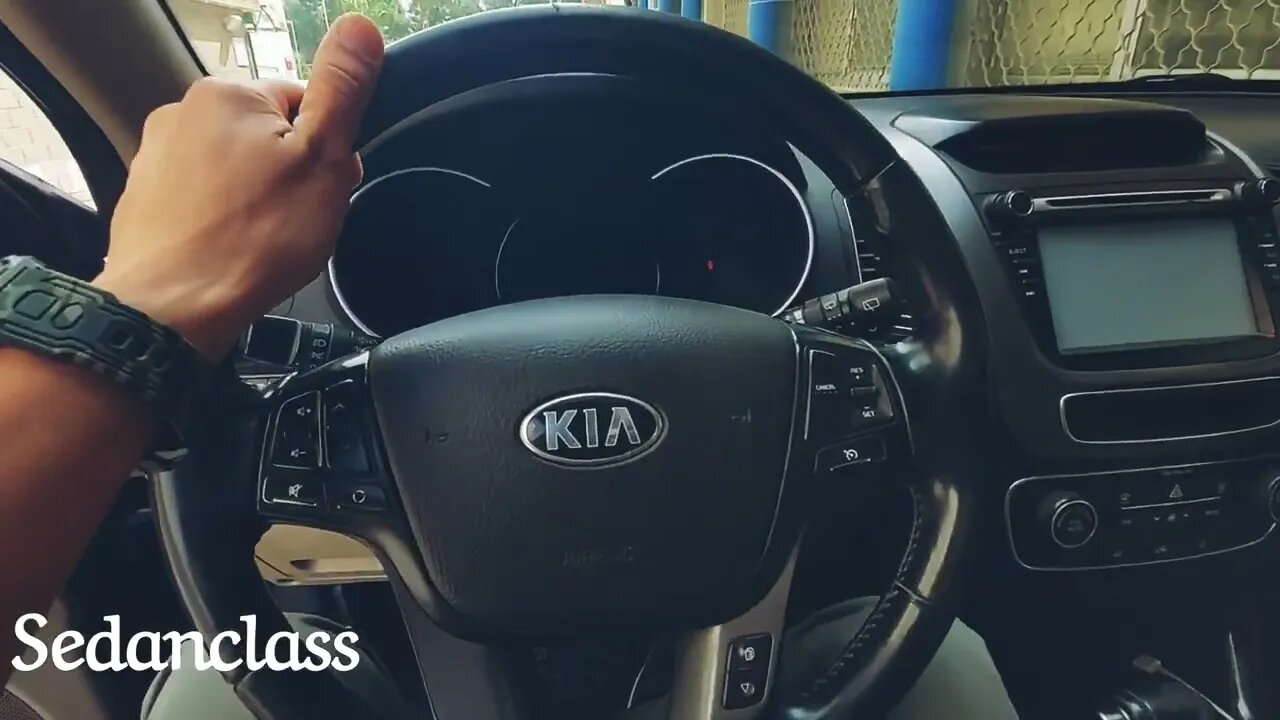 "استكشف معنا Kia Sorento CRDI 2015 - تعرف على أدائها القوي وتصميمها الرائع!"