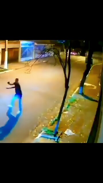 Trying to rob a moving car was his first and last mistake