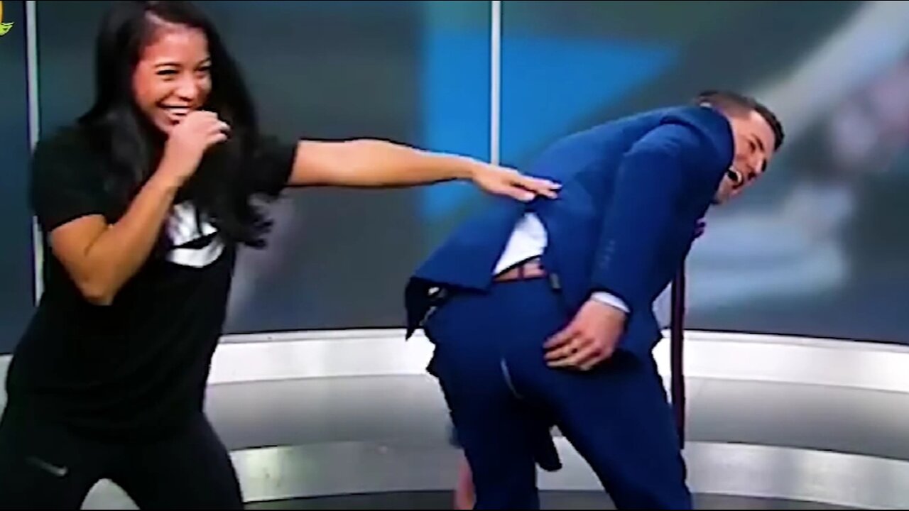 INAPPROPRIATE MOMENTS SHOWN ON LIVE TV 😱😅😂😱 #fails #funny