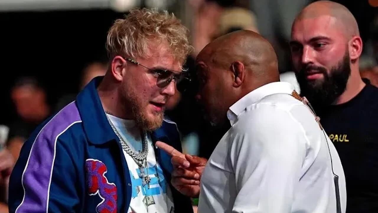 Daniel Cormier confronts Jake Paul mid event at UFC 261