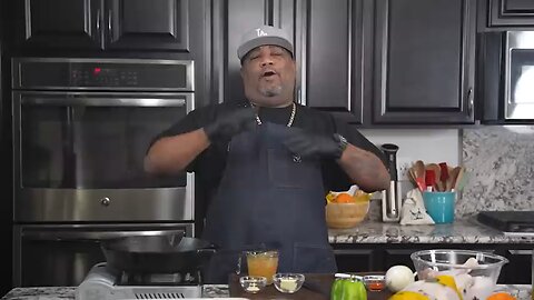 Mouthwatering Soul Food : Smothered Chicken