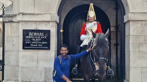 The new sign had no effect on him #horseguardsparade