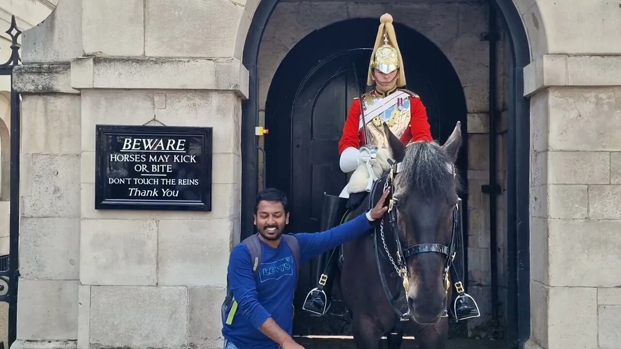 The new sign had no effect on him #horseguardsparade