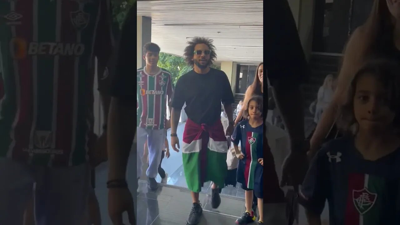 Marcelo chegando ao Rio pra assinar com o Fluminense