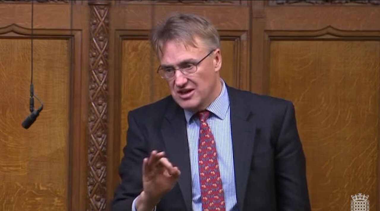 La gente "necesita el CONTACTO HUMANO": Funcionario le dice la VERDAD al gobierno británico