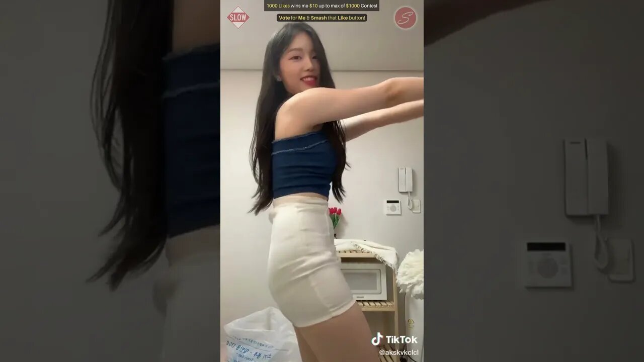 Beautiful Woman in Miniskirt - 1000 Likes Dance Contest 👗🌞💰