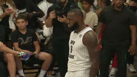 LEBRON JAMES DUNKING AT THE DREW LEAGUE