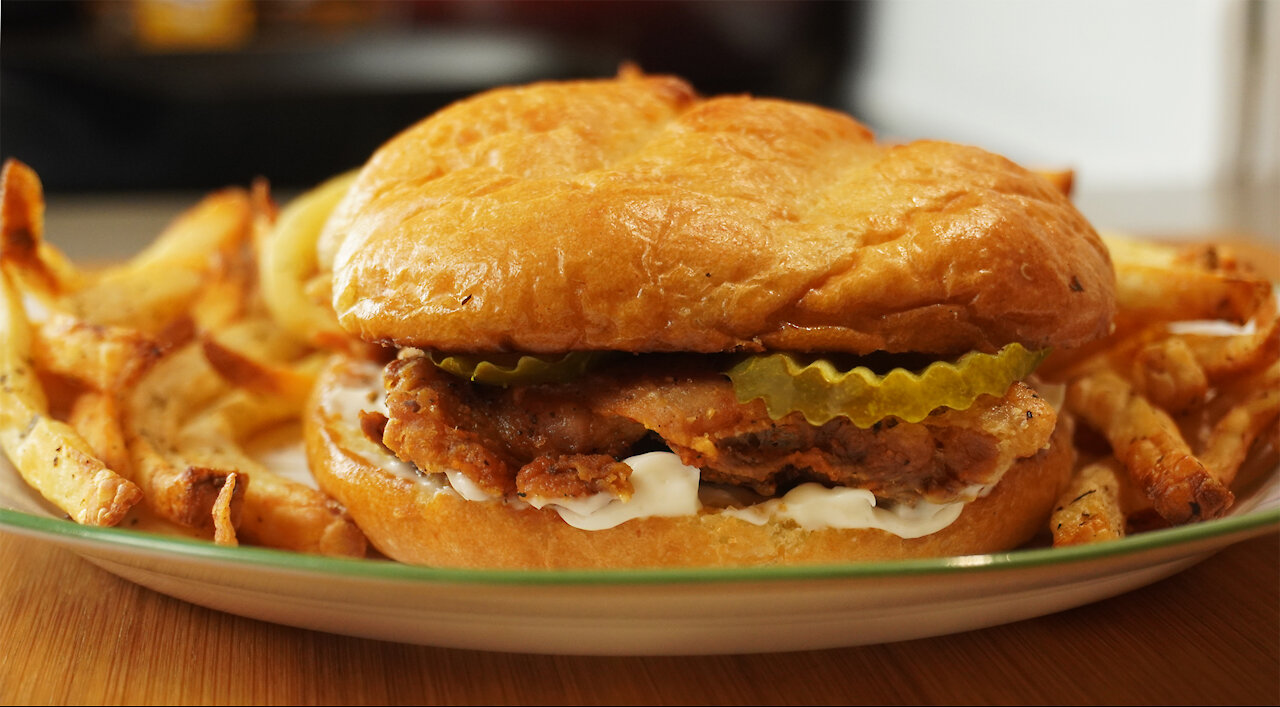 The Easiest Fried Chicken Sandwich Is The BEST #shorts