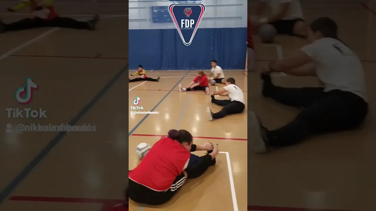 Streching is a key part of futsal goalkeeping www.fdpfutsal.com #gkfutsal #futsalgk #fdpfutsal